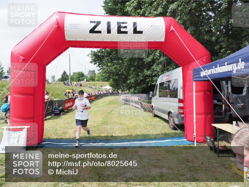 21.06.2025 - 27. Vierlanden-Triathlon MichiJ http://msf.ph/oto/8025645 15.06.2026 11:55:56 Ziel 547 meine-sportfotos.de