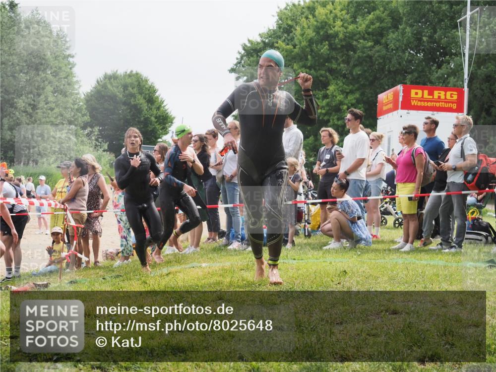 15.06.2025 - 27. Vierlanden-Triathlon KatJ http://msf.ph/oto/8025648 15.06.2025 10:58:42 Schwimmen 636, 667, 684, 732, 747 meine-sportfotos.de