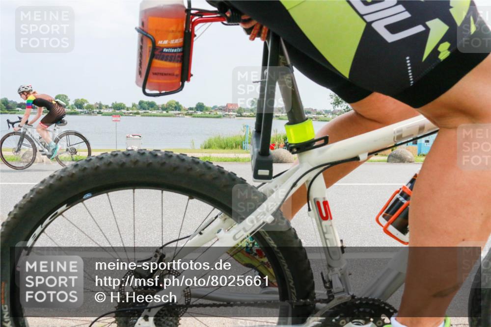 21.06.2025 - 27. Vierlanden-Triathlon H.Heesch http://msf.ph/oto/8025661 15.06.2025 12:07:25 Radfahren 228, 662, 869, 909, 1000, 1001, 1002, 1003 meine-sportfotos.de