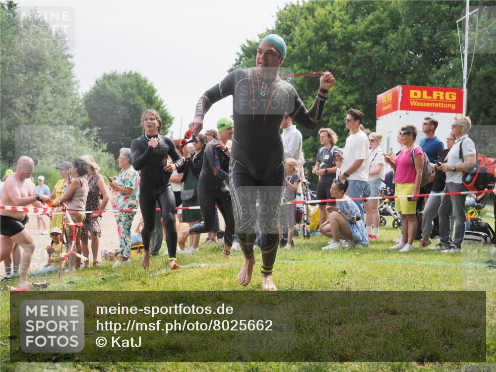 15.06.2025 - 27. Vierlanden-Triathlon KatJ http://msf.ph/oto/8025662 15.06.2025 10:58:42 Schwimmen 636, 667, 684, 732, 747 meine-sportfotos.de