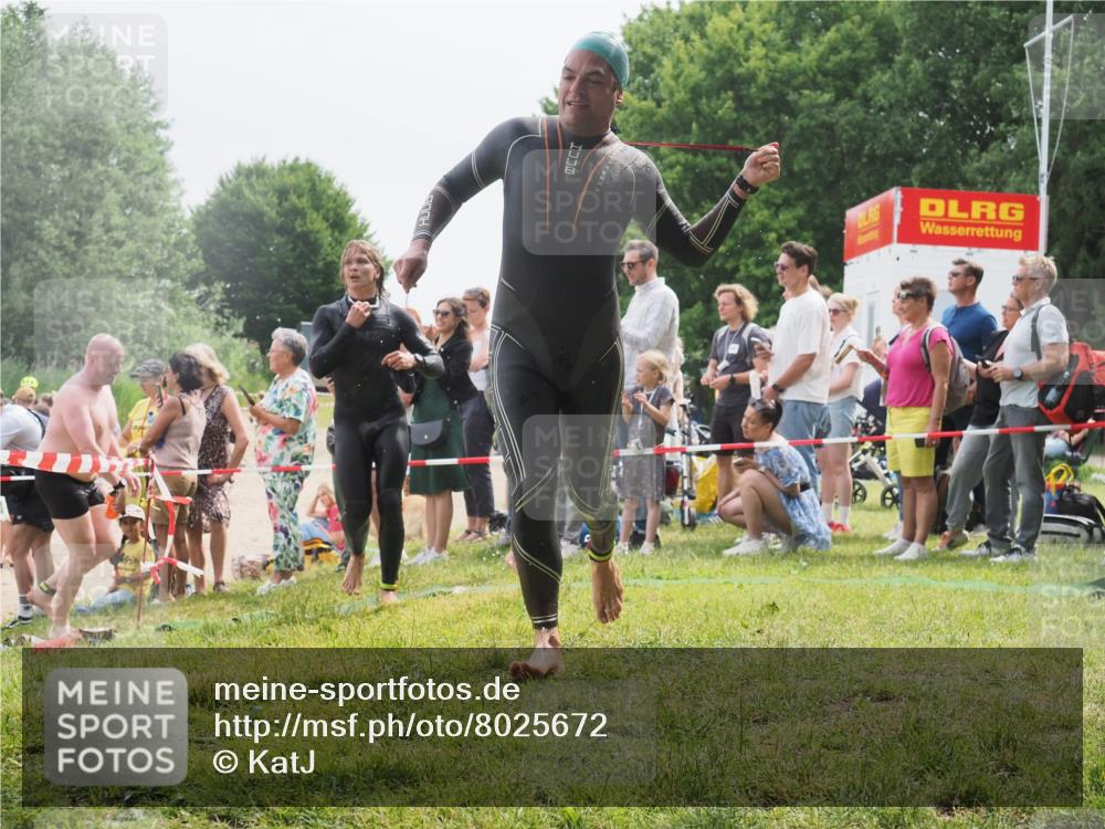 15.06.2025 - 27. Vierlanden-Triathlon KatJ http://msf.ph/oto/8025672 15.06.2025 10:58:42 Schwimmen 636, 667, 684, 732, 747 meine-sportfotos.de