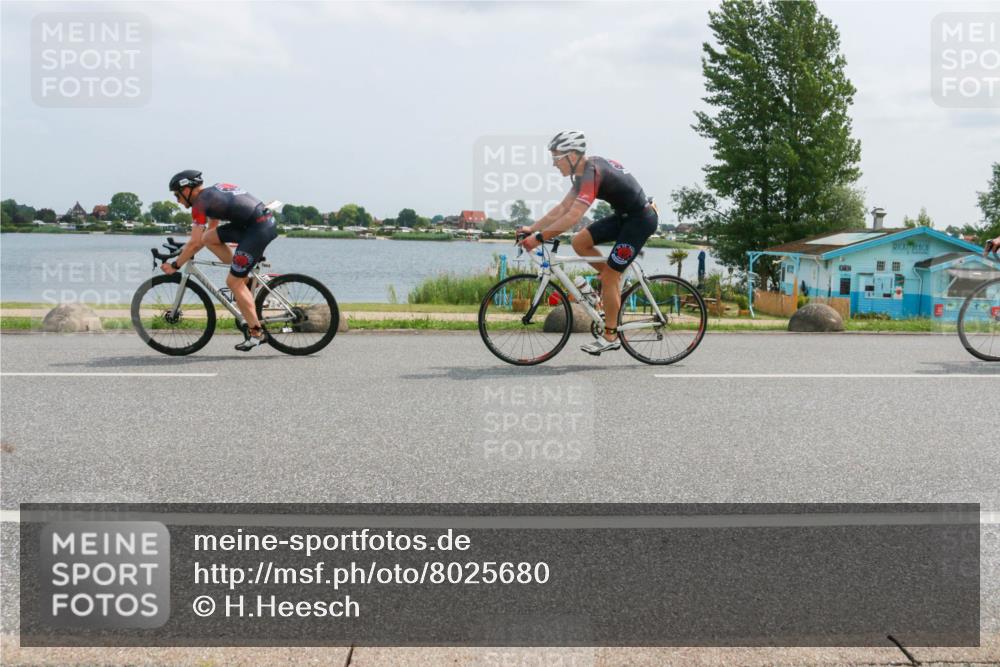 21.06.2025 - 27. Vierlanden-Triathlon H.Heesch http://msf.ph/oto/8025680 15.06.2025 12:07:26 Radfahren 228, 662, 909, 1000, 1001, 1002, 1003 meine-sportfotos.de