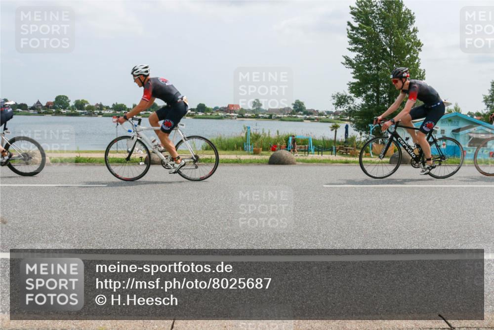 21.06.2025 - 27. Vierlanden-Triathlon H.Heesch http://msf.ph/oto/8025687 15.06.2025 12:07:26 Radfahren 228, 662, 909, 1000, 1001, 1002, 1003 meine-sportfotos.de
