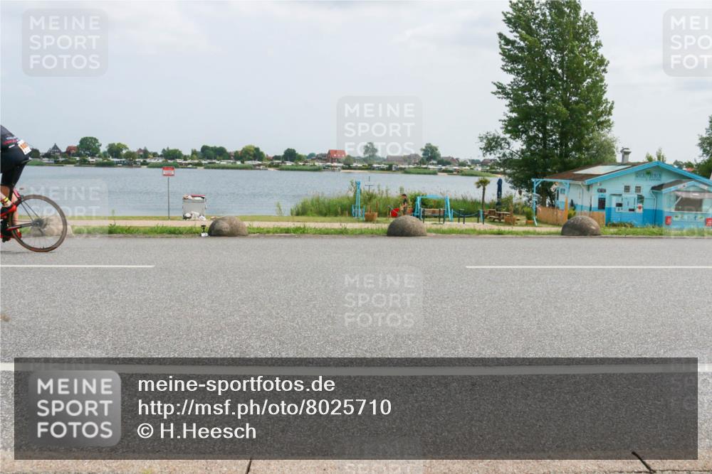21.06.2025 - 27. Vierlanden-Triathlon H.Heesch http://msf.ph/oto/8025710 15.06.2025 12:07:27 Radfahren 228, 662, 732, 909, 1000, 1001, 1002, 1003 meine-sportfotos.de