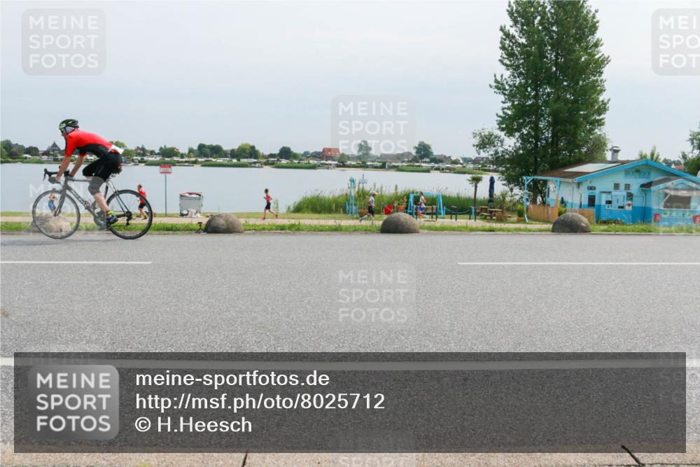 21.06.2025 - 27. Vierlanden-Triathlon H.Heesch http://msf.ph/oto/8025712 15.06.2025 11:17:27 Radfahren 213, 672, 782, 824, 847 meine-sportfotos.de