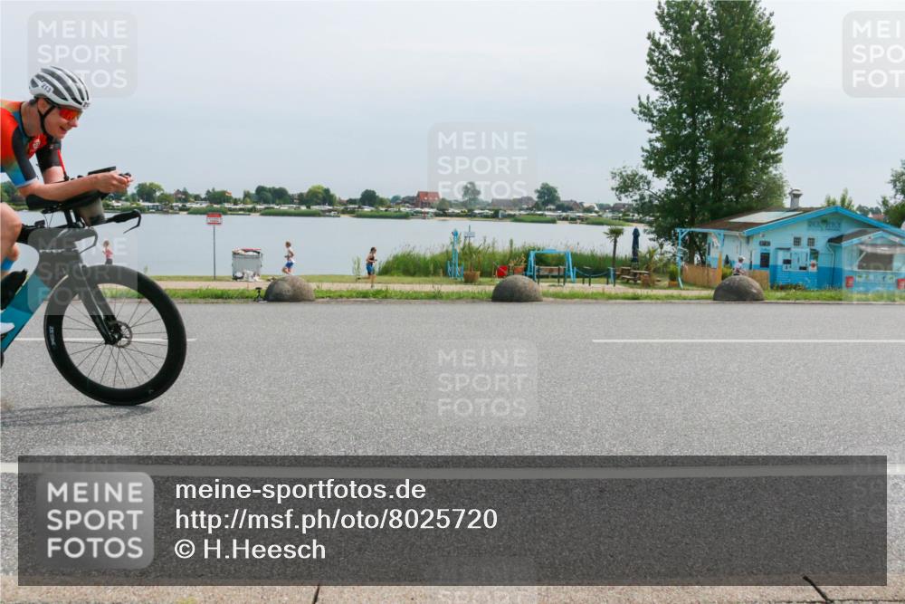 21.06.2025 - 27. Vierlanden-Triathlon H.Heesch http://msf.ph/oto/8025720 15.06.2025 11:17:30 Radfahren 213, 824 meine-sportfotos.de