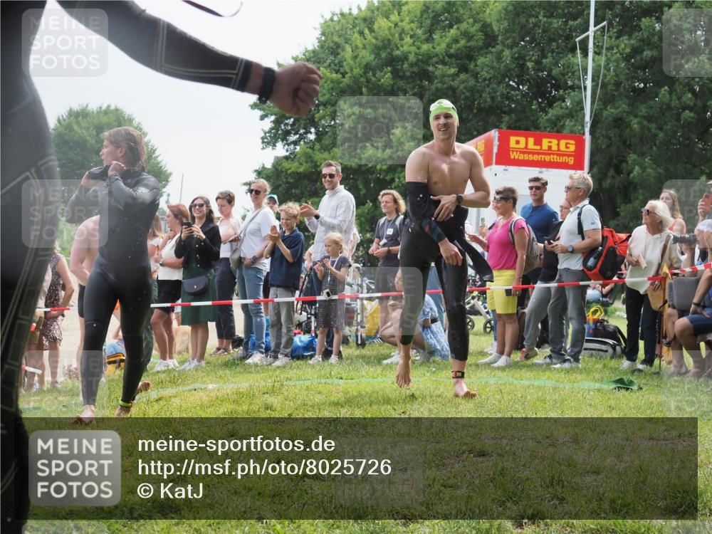 15.06.2025 - 27. Vierlanden-Triathlon KatJ http://msf.ph/oto/8025726 15.06.2025 10:58:43 Schwimmen 636, 667, 684, 732, 743, 747 meine-sportfotos.de