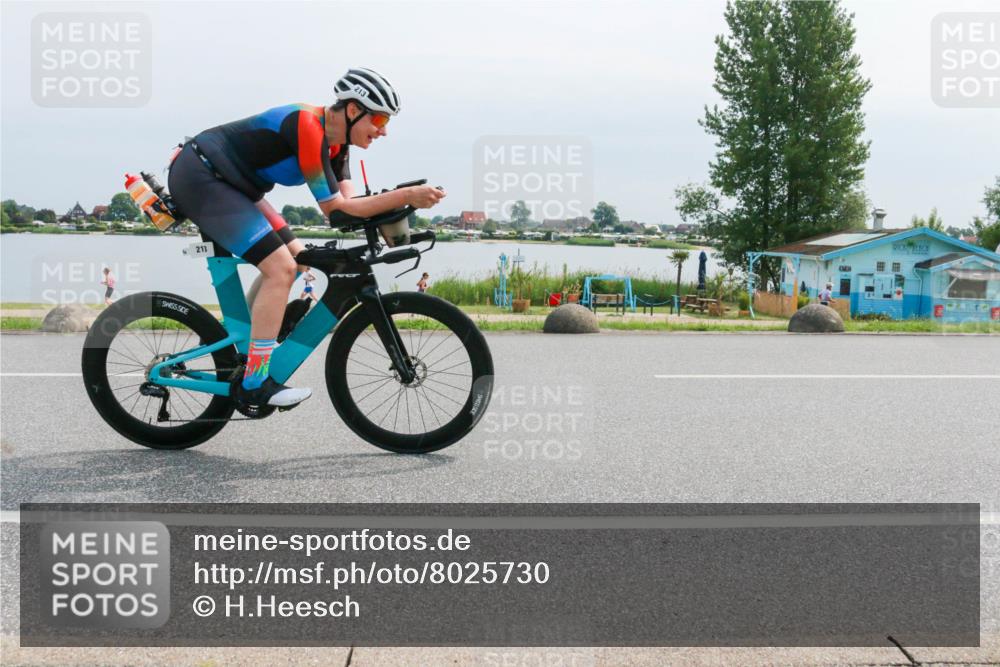 21.06.2025 - 27. Vierlanden-Triathlon H.Heesch http://msf.ph/oto/8025730 15.06.2025 11:17:30 Radfahren 213, 824 meine-sportfotos.de