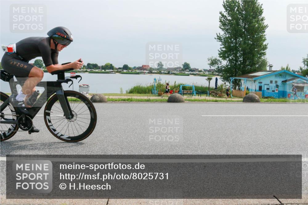 21.06.2025 - 27. Vierlanden-Triathlon H.Heesch http://msf.ph/oto/8025731 15.06.2025 11:17:43 Radfahren 13 meine-sportfotos.de