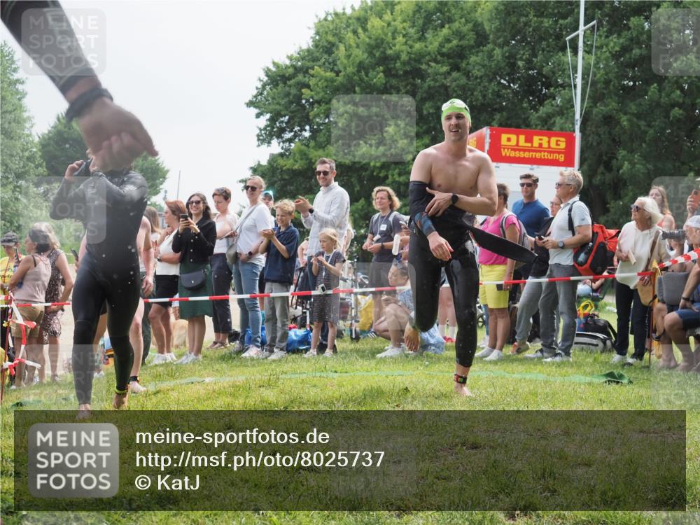 15.06.2025 - 27. Vierlanden-Triathlon KatJ http://msf.ph/oto/8025737 15.06.2025 10:58:43 Schwimmen 636, 667, 684, 732, 743, 747 meine-sportfotos.de