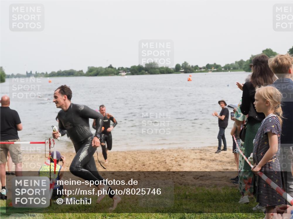 21.06.2025 - 27. Vierlanden-Triathlon MichiJ http://msf.ph/oto/8025746 15.06.2026 10:56:53 Schwimmen 642, 651, 654, 688, 691, 711, 718, 755 meine-sportfotos.de