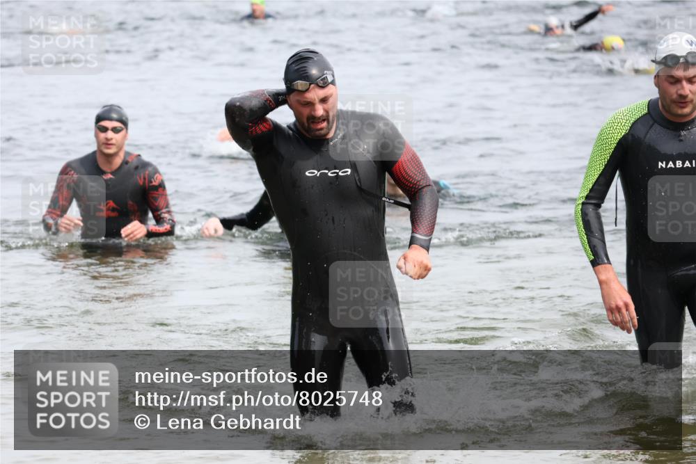 15.06.2025 - 27. Vierlanden-Triathlon Lena Gebhardt http://msf.ph/oto/8025748 15.06.2025 10:57:43 Schwimmen 686, 707, 738, 774 meine-sportfotos.de