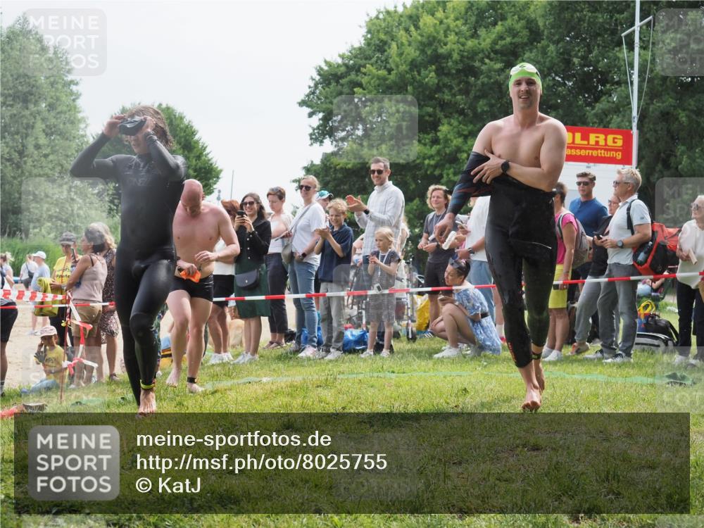15.06.2025 - 27. Vierlanden-Triathlon KatJ http://msf.ph/oto/8025755 15.06.2025 10:58:43 Schwimmen 636, 667, 684, 732, 743, 747 meine-sportfotos.de