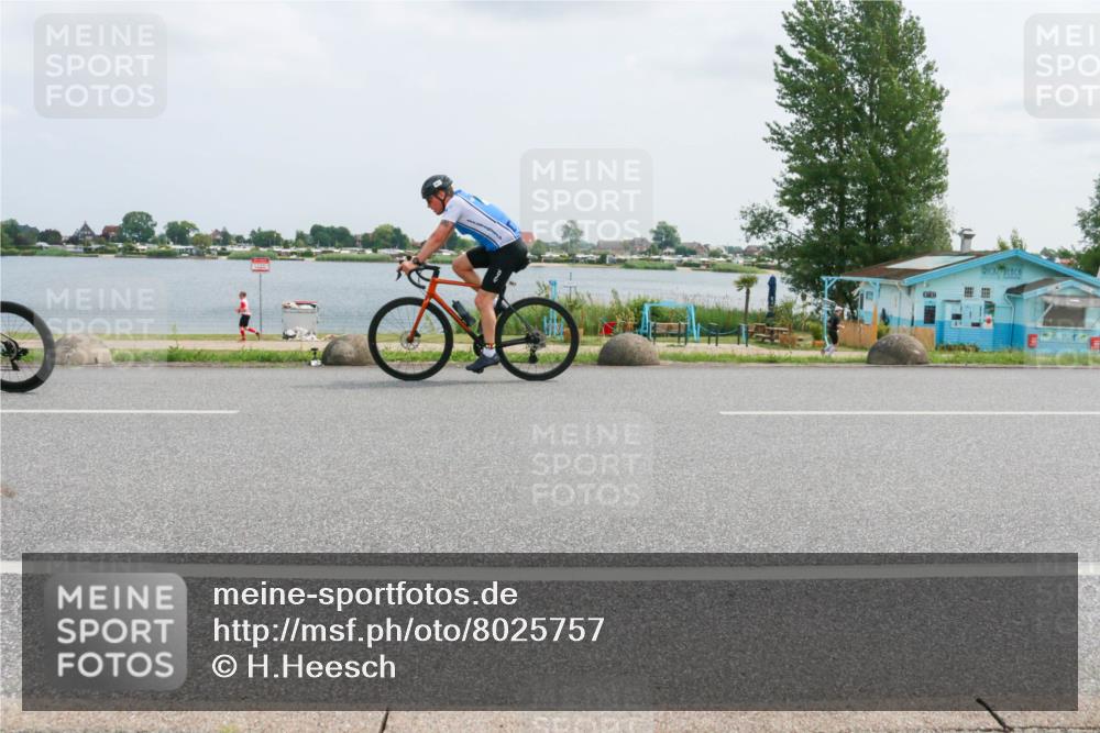 21.06.2025 - 27. Vierlanden-Triathlon H.Heesch http://msf.ph/oto/8025757 15.06.2025 12:07:45 Radfahren 899, 967 meine-sportfotos.de