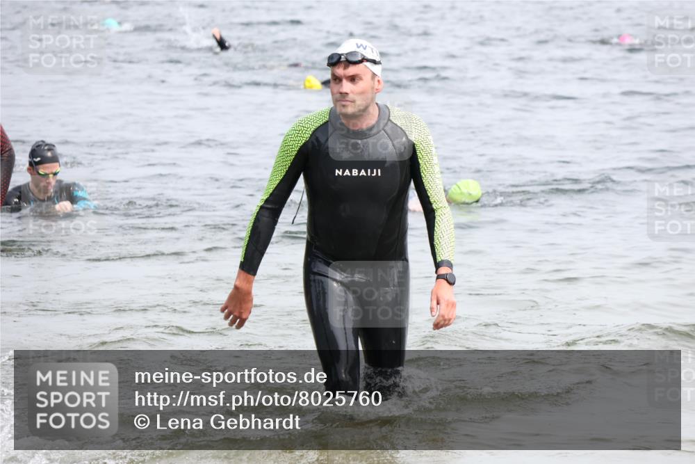 15.06.2025 - 27. Vierlanden-Triathlon Lena Gebhardt http://msf.ph/oto/8025760 15.06.2025 10:57:44 Schwimmen 686, 707, 738, 774 meine-sportfotos.de