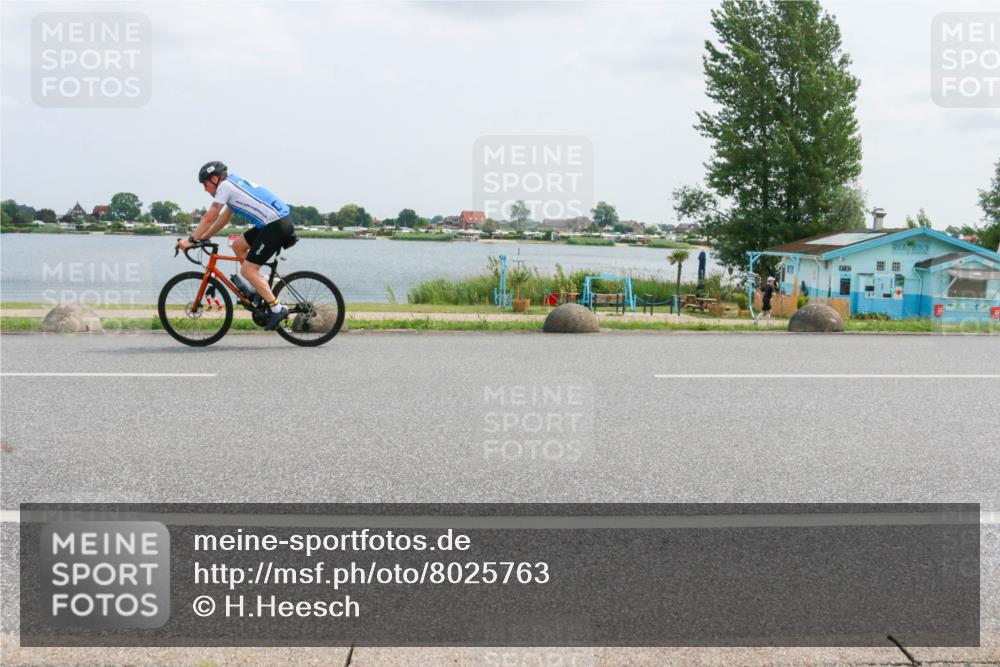 21.06.2025 - 27. Vierlanden-Triathlon H.Heesch http://msf.ph/oto/8025763 15.06.2025 12:07:45 Radfahren 899, 967 meine-sportfotos.de