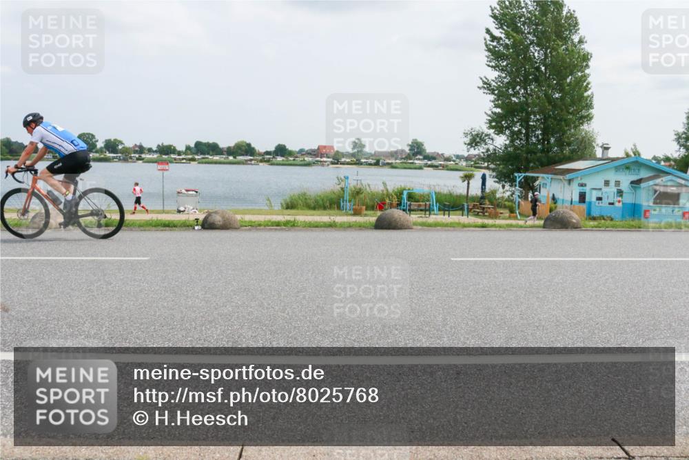 21.06.2025 - 27. Vierlanden-Triathlon H.Heesch http://msf.ph/oto/8025768 15.06.2025 12:07:45 Radfahren 899, 967 meine-sportfotos.de