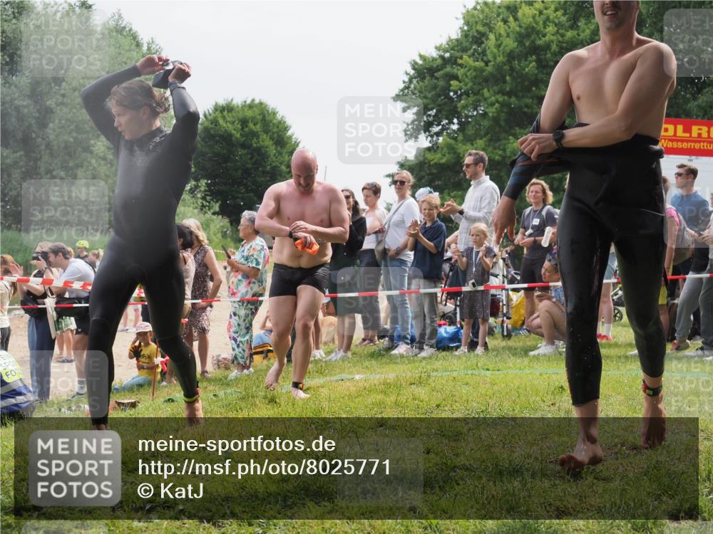 15.06.2025 - 27. Vierlanden-Triathlon KatJ http://msf.ph/oto/8025771 15.06.2025 10:58:44 Schwimmen 636, 667, 684, 732, 743, 747 meine-sportfotos.de