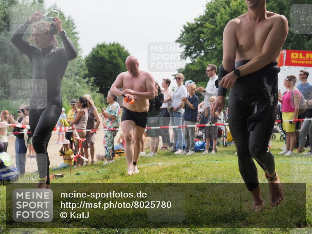 15.06.2025 - 27. Vierlanden-Triathlon KatJ http://msf.ph/oto/8025780 15.06.2025 10:58:44 Schwimmen 636, 667, 684, 732, 743, 747 meine-sportfotos.de