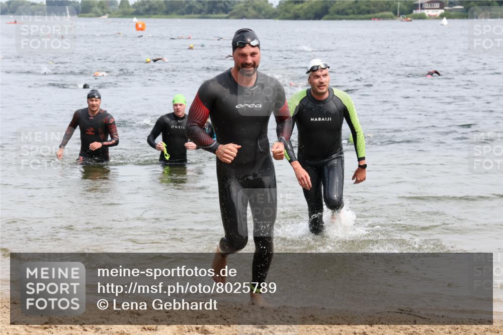 15.06.2025 - 27. Vierlanden-Triathlon Lena Gebhardt http://msf.ph/oto/8025789 15.06.2025 10:57:45 Schwimmen 686, 705, 707, 738, 774 meine-sportfotos.de