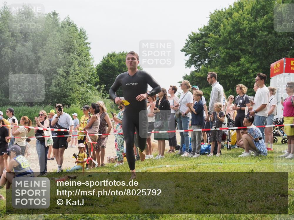 15.06.2025 - 27. Vierlanden-Triathlon KatJ http://msf.ph/oto/8025792 15.06.2025 10:58:50 Schwimmen 636, 667, 684, 743, 747 meine-sportfotos.de