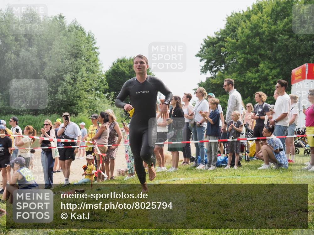 15.06.2025 - 27. Vierlanden-Triathlon KatJ http://msf.ph/oto/8025794 15.06.2025 10:58:50 Schwimmen 636, 667, 684, 743, 747 meine-sportfotos.de