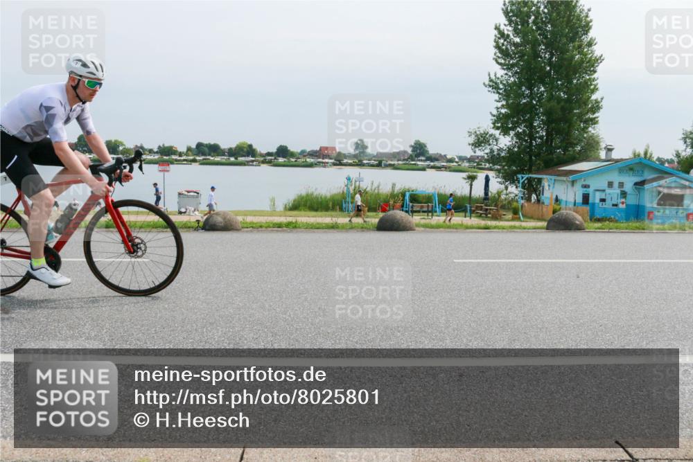 21.06.2025 - 27. Vierlanden-Triathlon H.Heesch http://msf.ph/oto/8025801 15.06.2025 11:17:52 Radfahren 7, 148, 153, 154, 720, 947 meine-sportfotos.de