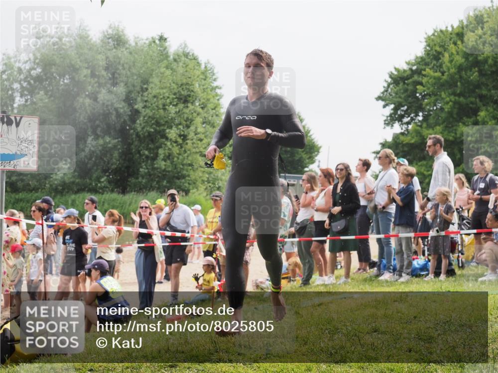 15.06.2025 - 27. Vierlanden-Triathlon KatJ http://msf.ph/oto/8025805 15.06.2025 10:58:50 Schwimmen 636, 667, 684, 743, 747 meine-sportfotos.de
