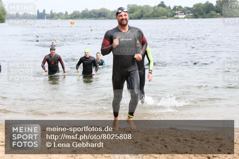 15.06.2025 - 27. Vierlanden-Triathlon Lena Gebhardt http://msf.ph/oto/8025808 15.06.2025 10:57:46 Schwimmen 686, 705, 707, 738, 774 meine-sportfotos.de
