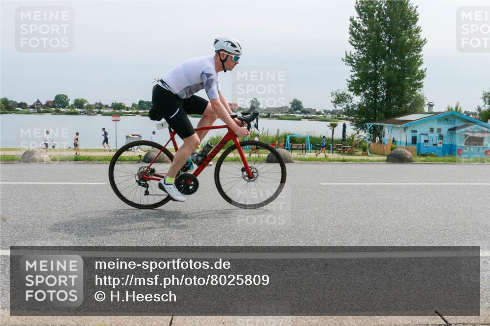 21.06.2025 - 27. Vierlanden-Triathlon H.Heesch http://msf.ph/oto/8025809 15.06.2025 11:17:52 Radfahren 7, 148, 153, 154, 720, 947 meine-sportfotos.de