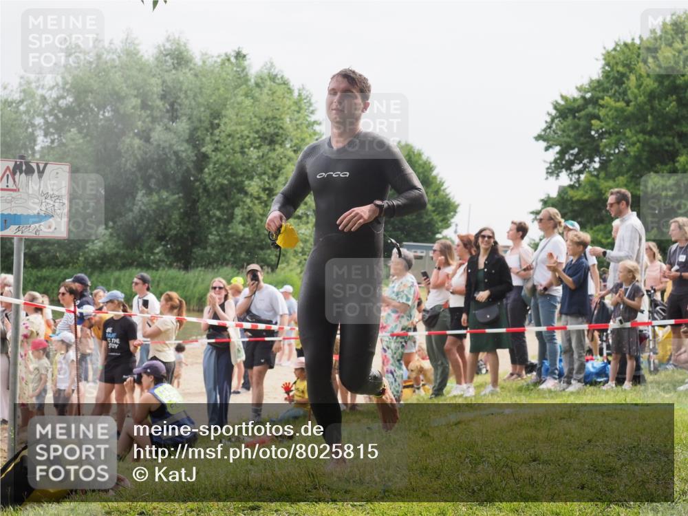 15.06.2025 - 27. Vierlanden-Triathlon KatJ http://msf.ph/oto/8025815 15.06.2025 10:58:50 Schwimmen 636, 667, 684, 743, 747 meine-sportfotos.de