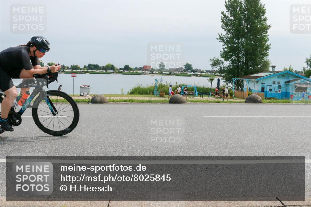 21.06.2025 - 27. Vierlanden-Triathlon H.Heesch http://msf.ph/oto/8025845 15.06.2025 11:17:57 Radfahren 154, 199, 830 meine-sportfotos.de