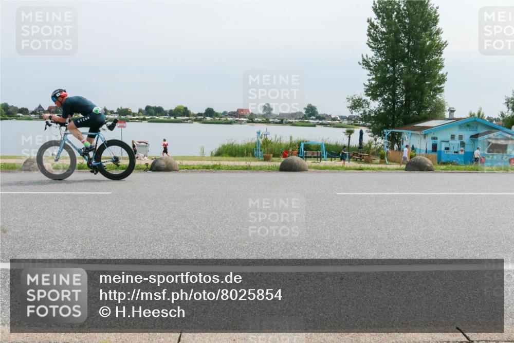 21.06.2025 - 27. Vierlanden-Triathlon H.Heesch http://msf.ph/oto/8025854 15.06.2025 11:18:02 Radfahren 799 meine-sportfotos.de
