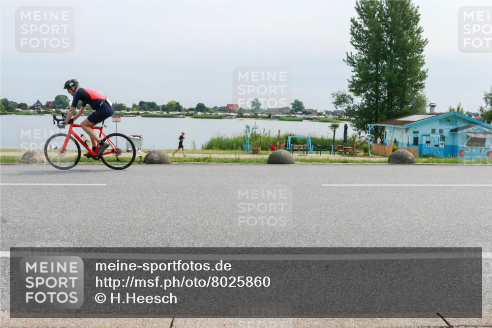 21.06.2025 - 27. Vierlanden-Triathlon H.Heesch http://msf.ph/oto/8025860 15.06.2025 11:18:08 Radfahren 799, 845 meine-sportfotos.de