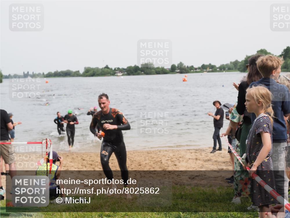 21.06.2025 - 27. Vierlanden-Triathlon MichiJ http://msf.ph/oto/8025862 15.06.2026 10:56:55 Schwimmen 642, 651, 654, 688, 711, 718, 755 meine-sportfotos.de