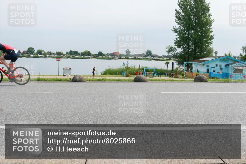 21.06.2025 - 27. Vierlanden-Triathlon H.Heesch http://msf.ph/oto/8025866 15.06.2025 11:18:08 Radfahren 799, 845 meine-sportfotos.de