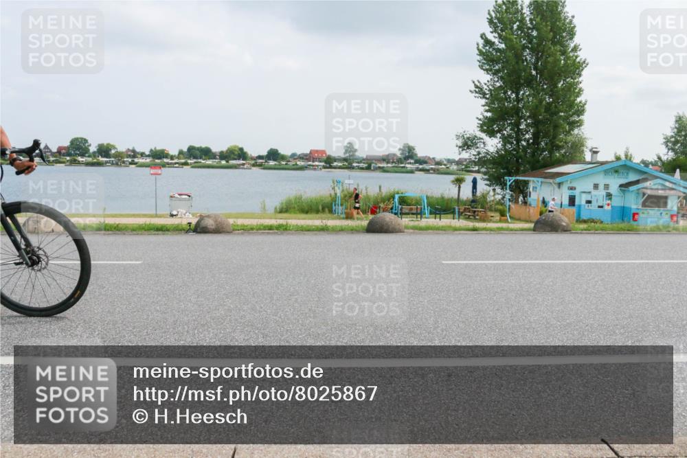 21.06.2025 - 27. Vierlanden-Triathlon H.Heesch http://msf.ph/oto/8025867 15.06.2025 12:09:02 Radfahren 838, 889 meine-sportfotos.de