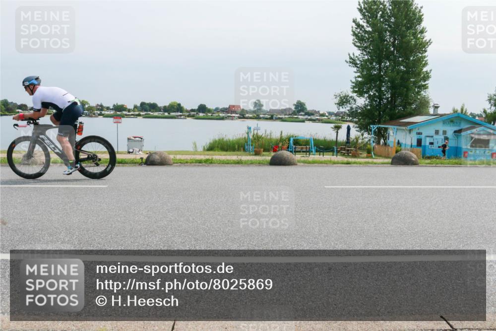 21.06.2025 - 27. Vierlanden-Triathlon H.Heesch http://msf.ph/oto/8025869 15.06.2025 11:18:14 Radfahren 829, 845 meine-sportfotos.de