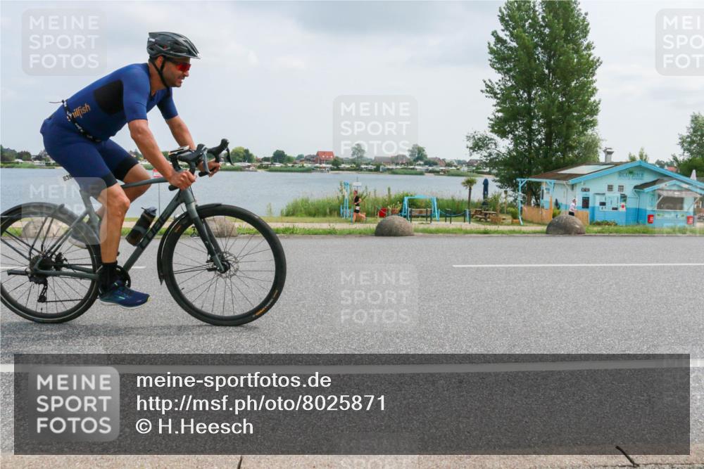 21.06.2025 - 27. Vierlanden-Triathlon H.Heesch http://msf.ph/oto/8025871 15.06.2025 12:09:02 Radfahren 838, 889 meine-sportfotos.de