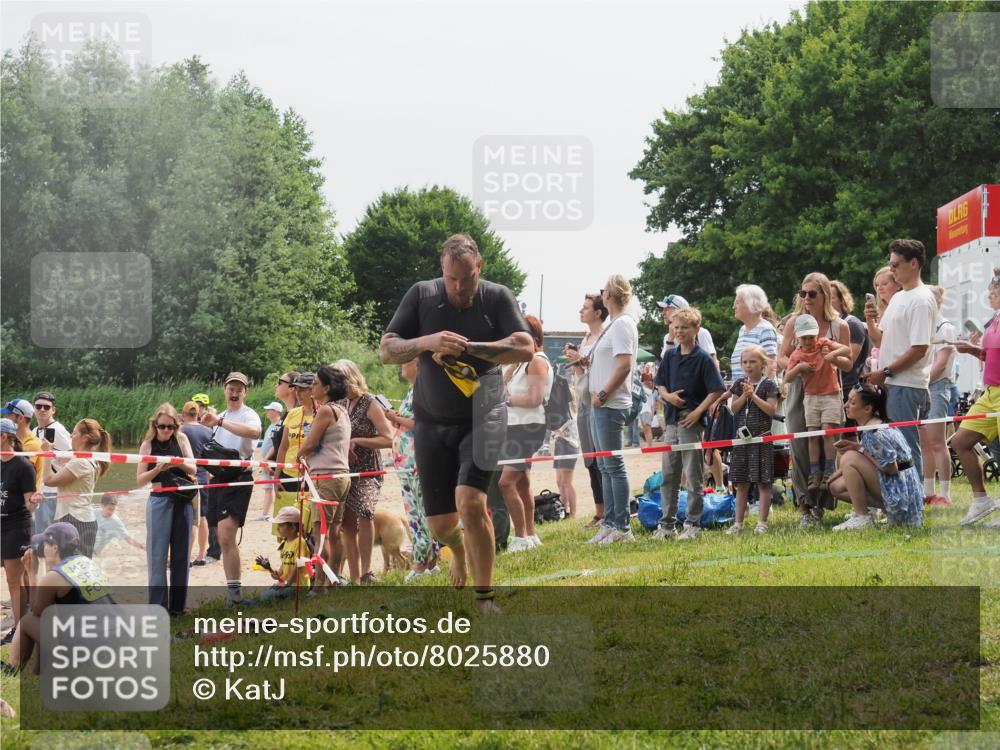 15.06.2025 - 27. Vierlanden-Triathlon KatJ http://msf.ph/oto/8025880 15.06.2025 10:58:58 Schwimmen 709, 743, 760 meine-sportfotos.de