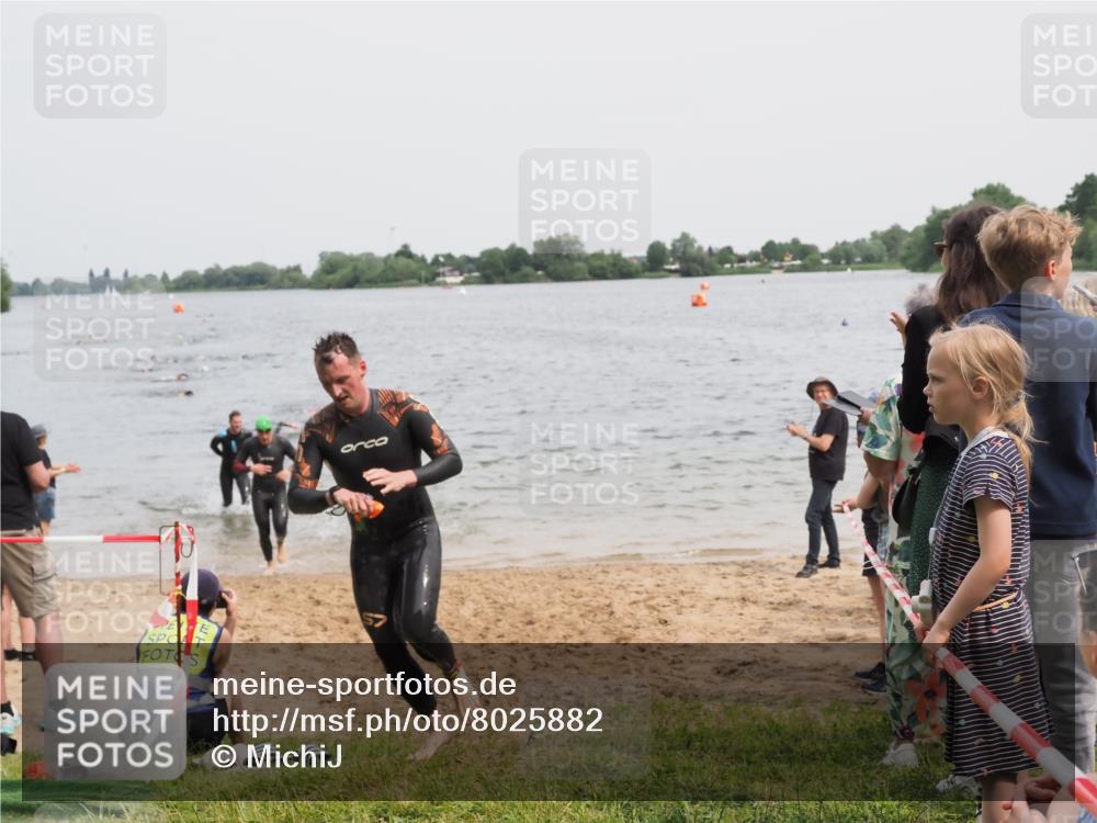 21.06.2025 - 27. Vierlanden-Triathlon MichiJ http://msf.ph/oto/8025882 15.06.2026 10:56:55 Schwimmen 642, 651, 654, 688, 711, 718, 755 meine-sportfotos.de