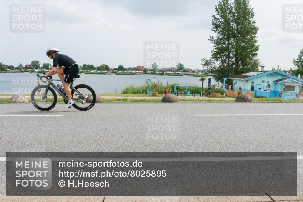 21.06.2025 - 27. Vierlanden-Triathlon H.Heesch http://msf.ph/oto/8025895 15.06.2025 12:09:07 Radfahren 815, 876, 889 meine-sportfotos.de