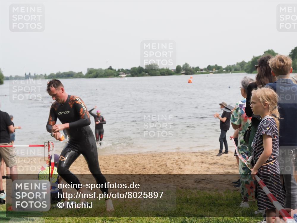 21.06.2025 - 27. Vierlanden-Triathlon MichiJ http://msf.ph/oto/8025897 15.06.2026 10:56:56 Schwimmen 642, 651, 654, 688, 711, 718, 755 meine-sportfotos.de