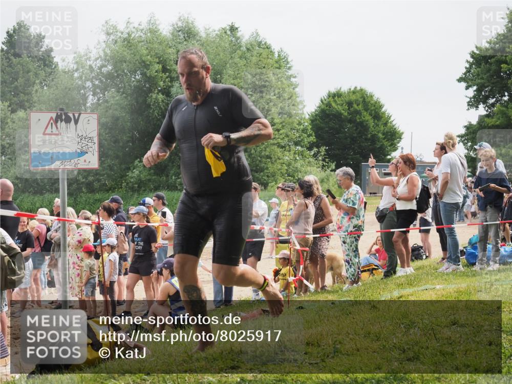 15.06.2025 - 27. Vierlanden-Triathlon KatJ http://msf.ph/oto/8025917 15.06.2025 10:58:59 Schwimmen 709, 743, 760 meine-sportfotos.de