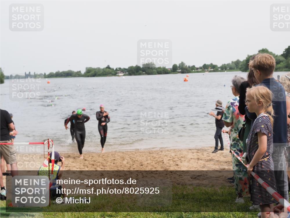 21.06.2025 - 27. Vierlanden-Triathlon MichiJ http://msf.ph/oto/8025925 15.06.2026 10:56:57 Schwimmen 642, 651, 654, 688, 711, 718, 755 meine-sportfotos.de