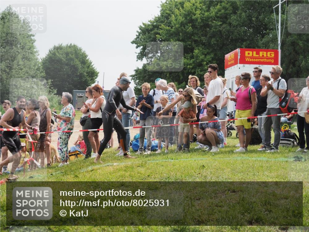 15.06.2025 - 27. Vierlanden-Triathlon KatJ http://msf.ph/oto/8025931 15.06.2025 10:59:05 Schwimmen 706, 709, 760 meine-sportfotos.de