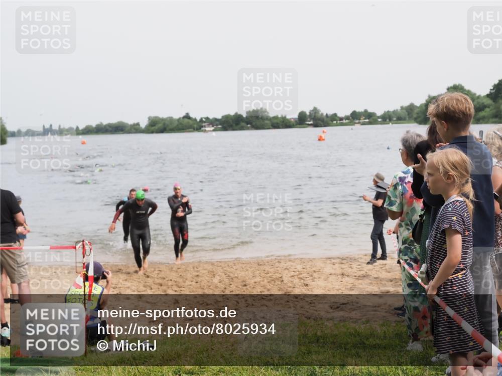 21.06.2025 - 27. Vierlanden-Triathlon MichiJ http://msf.ph/oto/8025934 15.06.2026 10:56:57 Schwimmen 642, 651, 654, 688, 711, 718, 755 meine-sportfotos.de