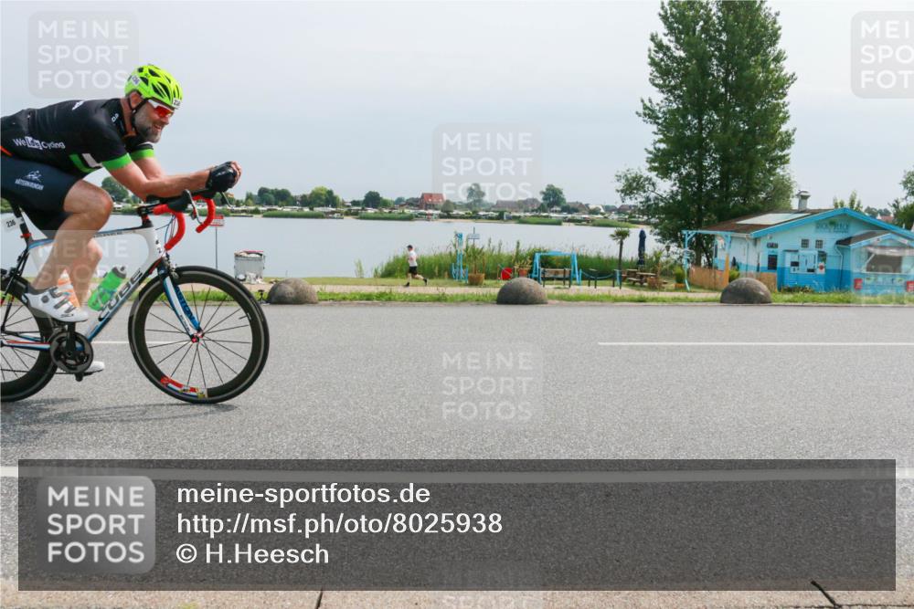 21.06.2025 - 27. Vierlanden-Triathlon H.Heesch http://msf.ph/oto/8025938 15.06.2025 11:18:32 Radfahren 219, 236 meine-sportfotos.de