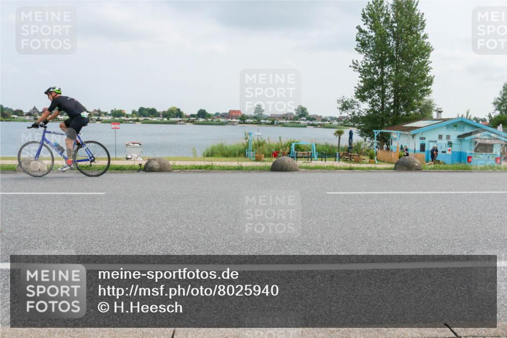 21.06.2025 - 27. Vierlanden-Triathlon H.Heesch http://msf.ph/oto/8025940 15.06.2025 12:09:19 Radfahren 692, 834, 895, 923 meine-sportfotos.de