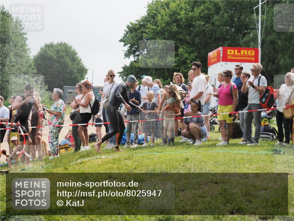15.06.2025 - 27. Vierlanden-Triathlon KatJ http://msf.ph/oto/8025947 15.06.2025 10:59:05 Schwimmen 706, 709, 760 meine-sportfotos.de